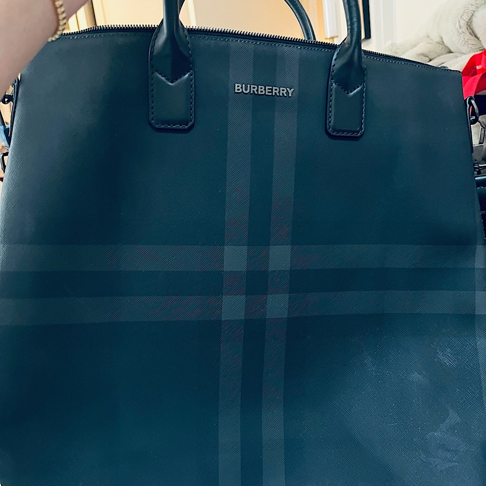 Burberry slim vertical grid Denny bag in charcoal - never used - Picture 13 of 13